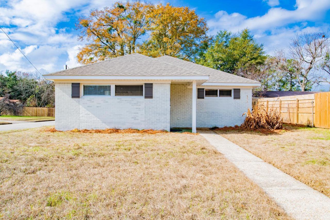 House In Mobile Newly Renovated! Quiet & Centrally Located! Екстериор снимка
